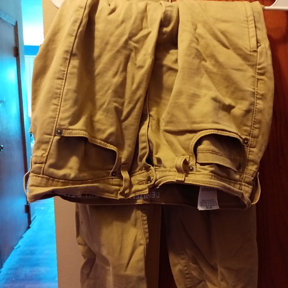 Pants. Denizen Levi's. Tan. 33x32.